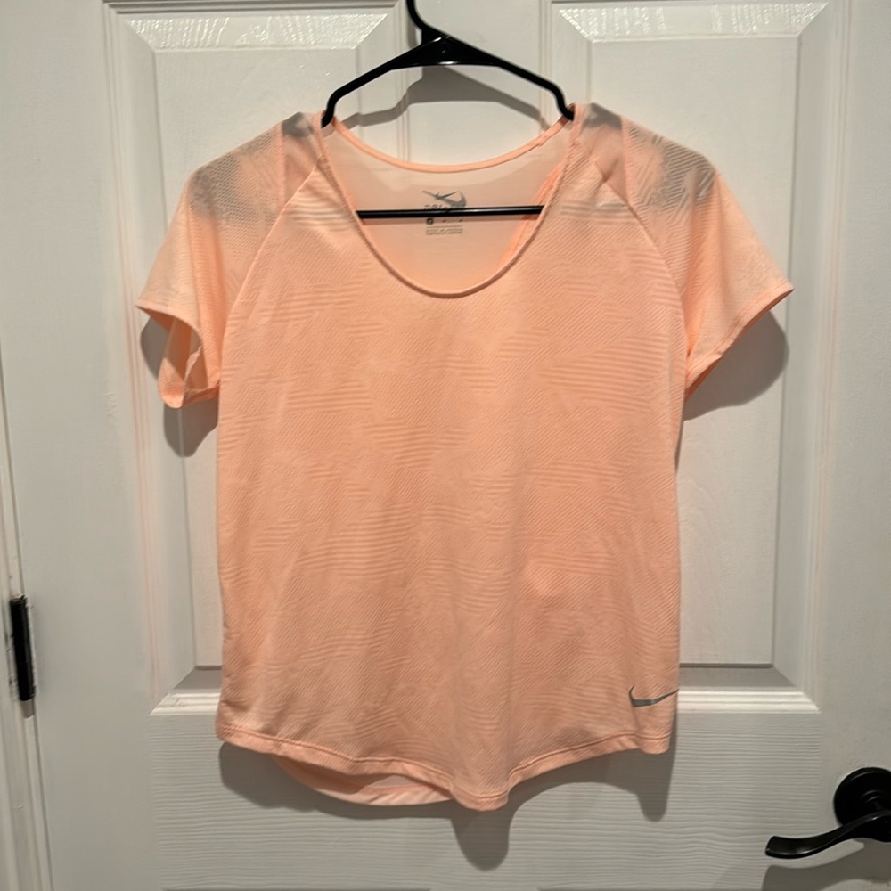 NWOT Nike dri fit medium top